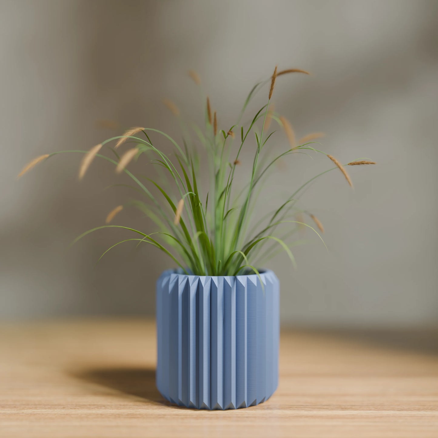 Pflanzentopf Linea mit vertikalen Rillen und einer Pflanze, 9x9 cm in Farbe Mattes Blau