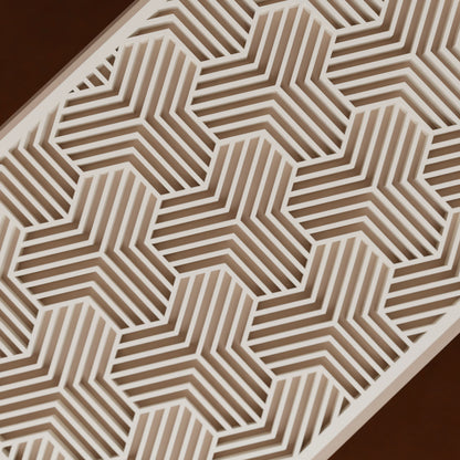 Nahaufnahme von Muster von eleganter Geschenkbox Triangle, Klein - 15x10x8, in Farbe Erdnuss