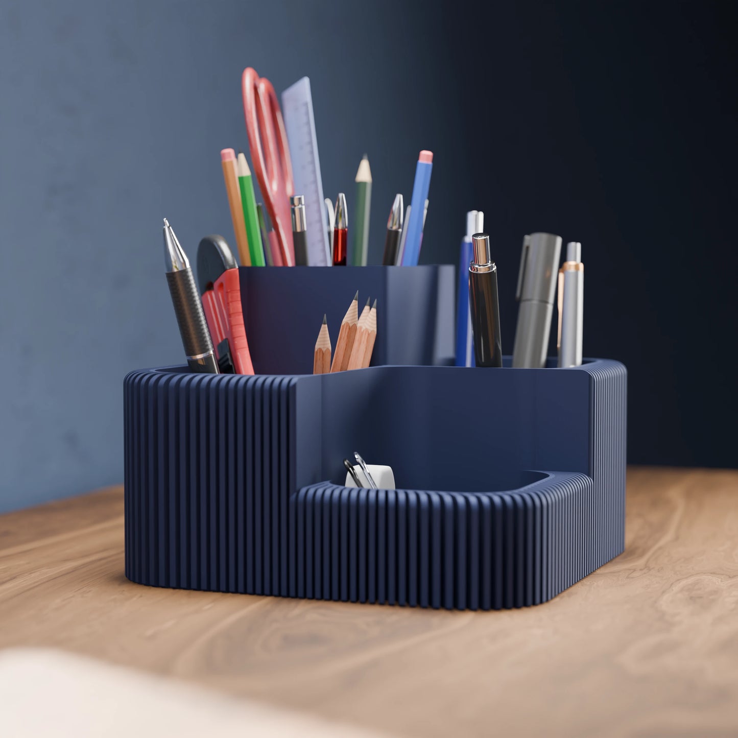 Eleganter Schreibtisch Organizer Clover von der Seite in der Farbe Army Dunkelblau