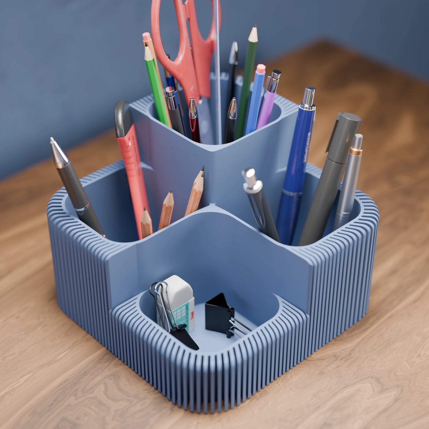 Eleganter Schreibtisch Organizer Clover mit vielen Stiften in der Farbe Mattes Blau