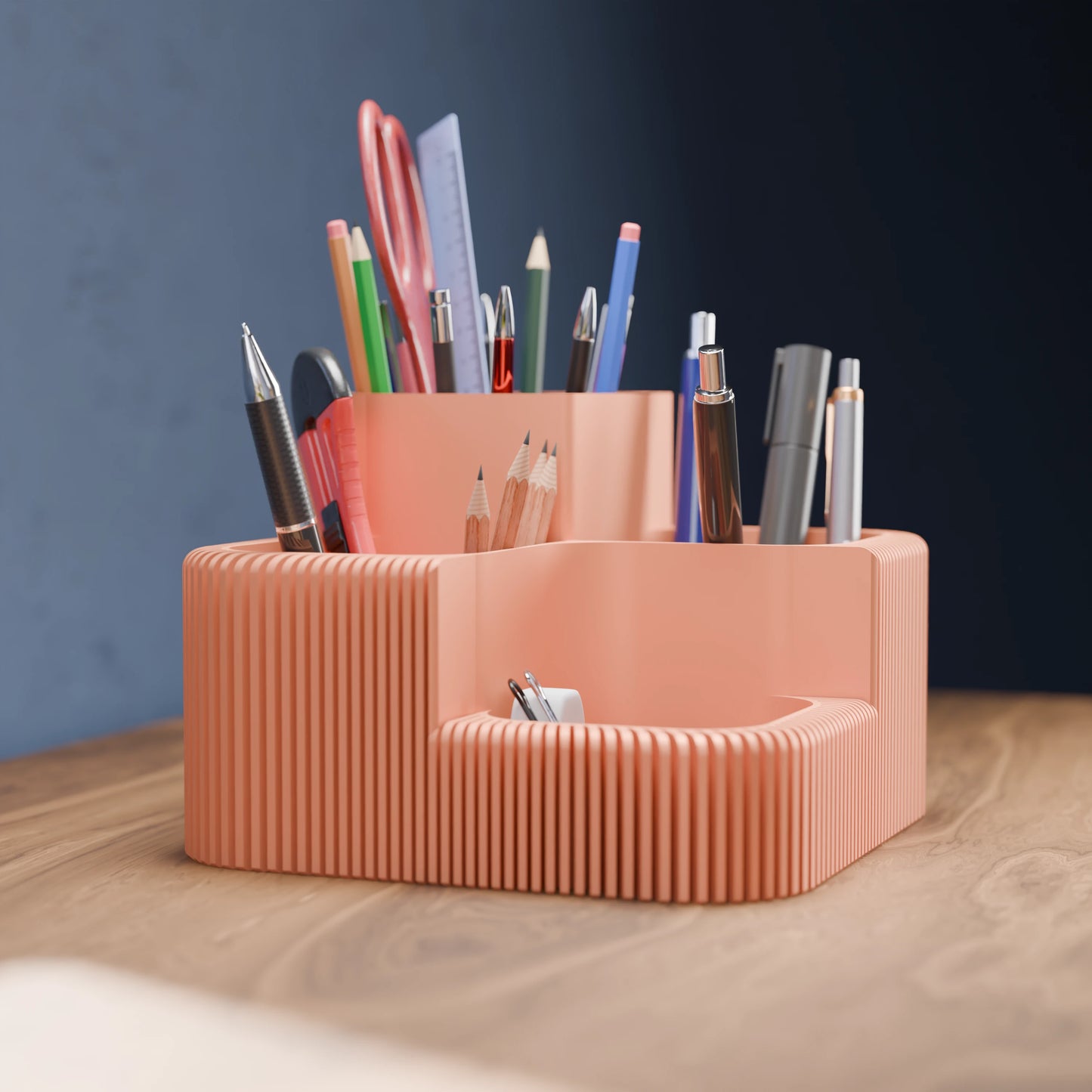 Eleganter Schreibtisch Organizer Clover von der Seite in der Farbe Pfirsich