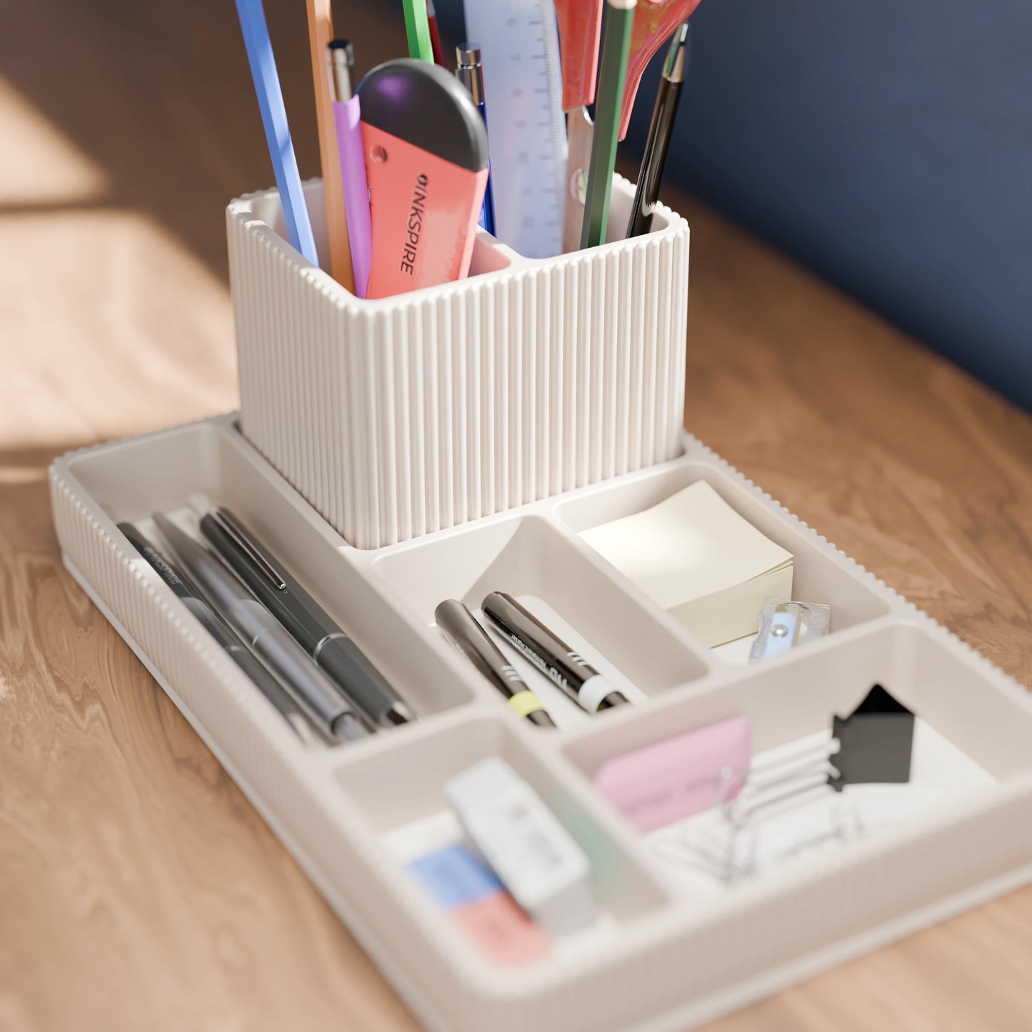 Praktischer Schreibtisch Organizer Doric mit vielen Stiften in der Farbe Army Beige