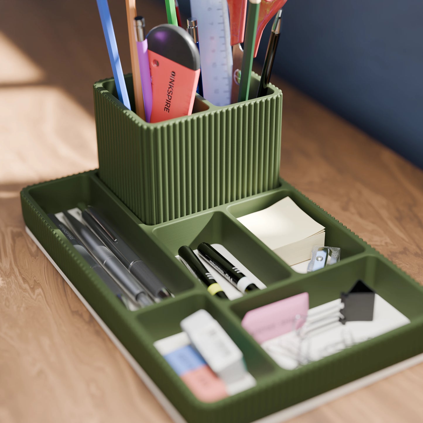 Praktischer Schreibtisch Organizer Doric mit vielen Stiften in der Farbe Army Dunkelgrün
