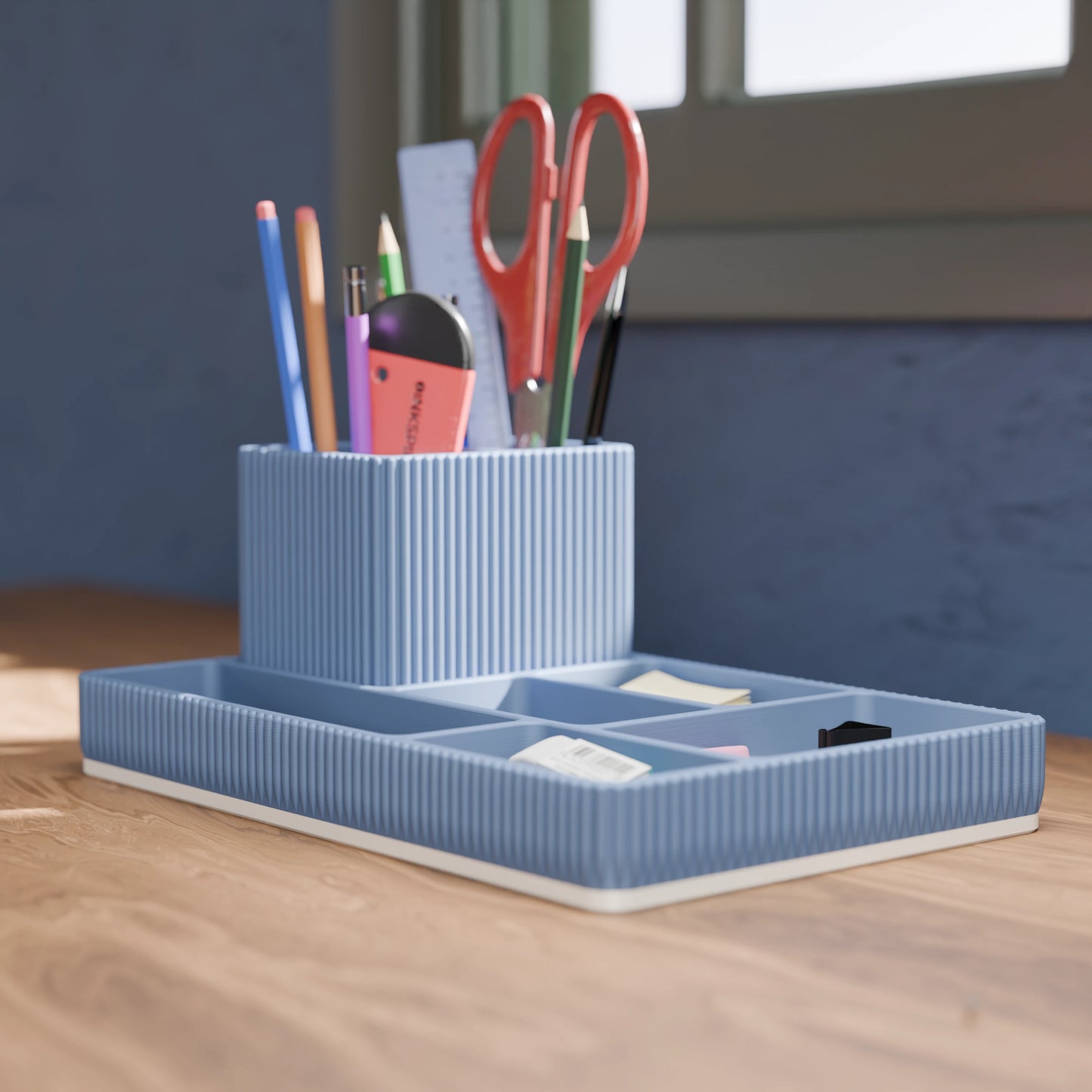Praktischer Schreibtisch Organizer Doric von der Seite in der Farbe Mattes Blau