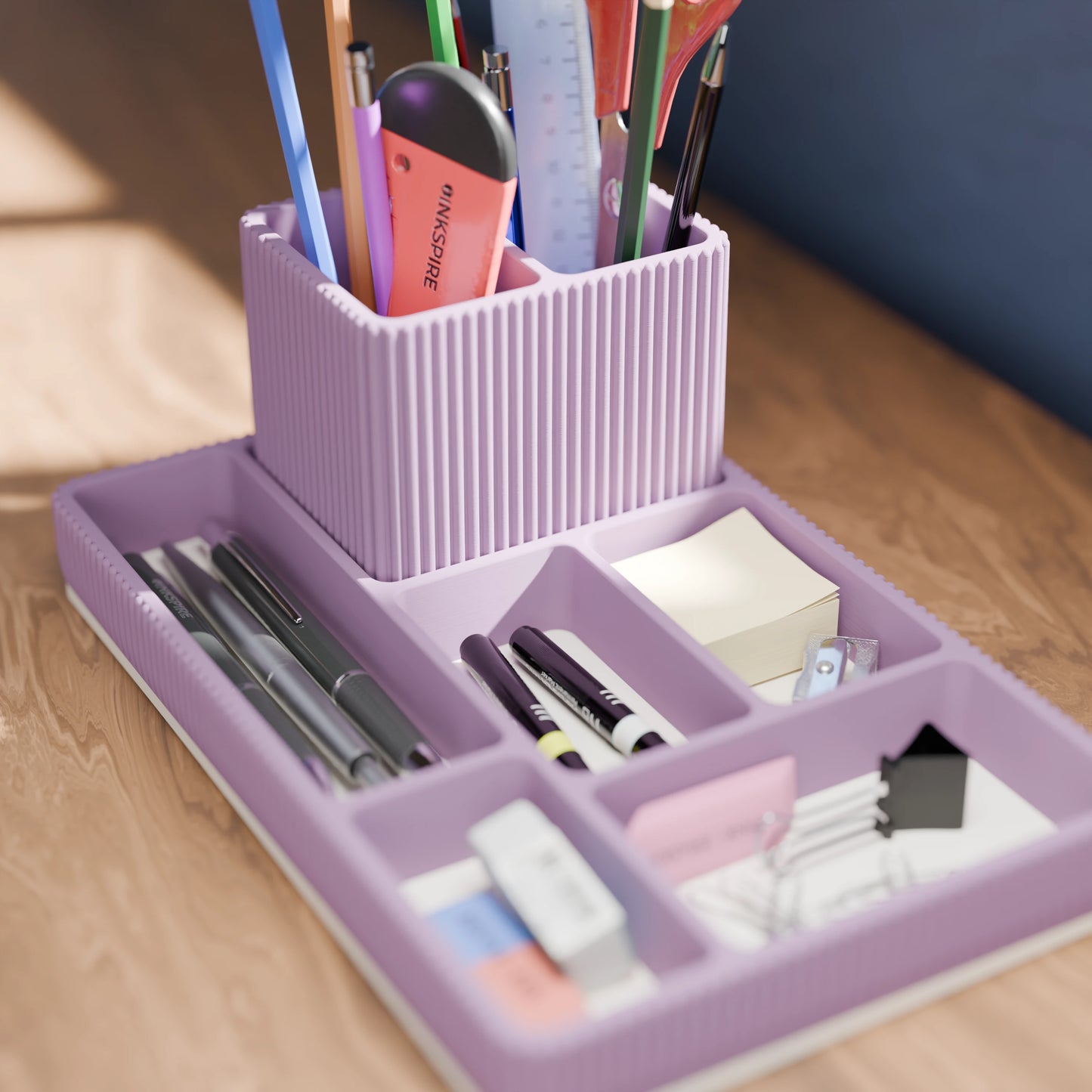 Praktischer Schreibtisch Organizer Doric mit vielen Stiften in der Farbe Mattes Violett