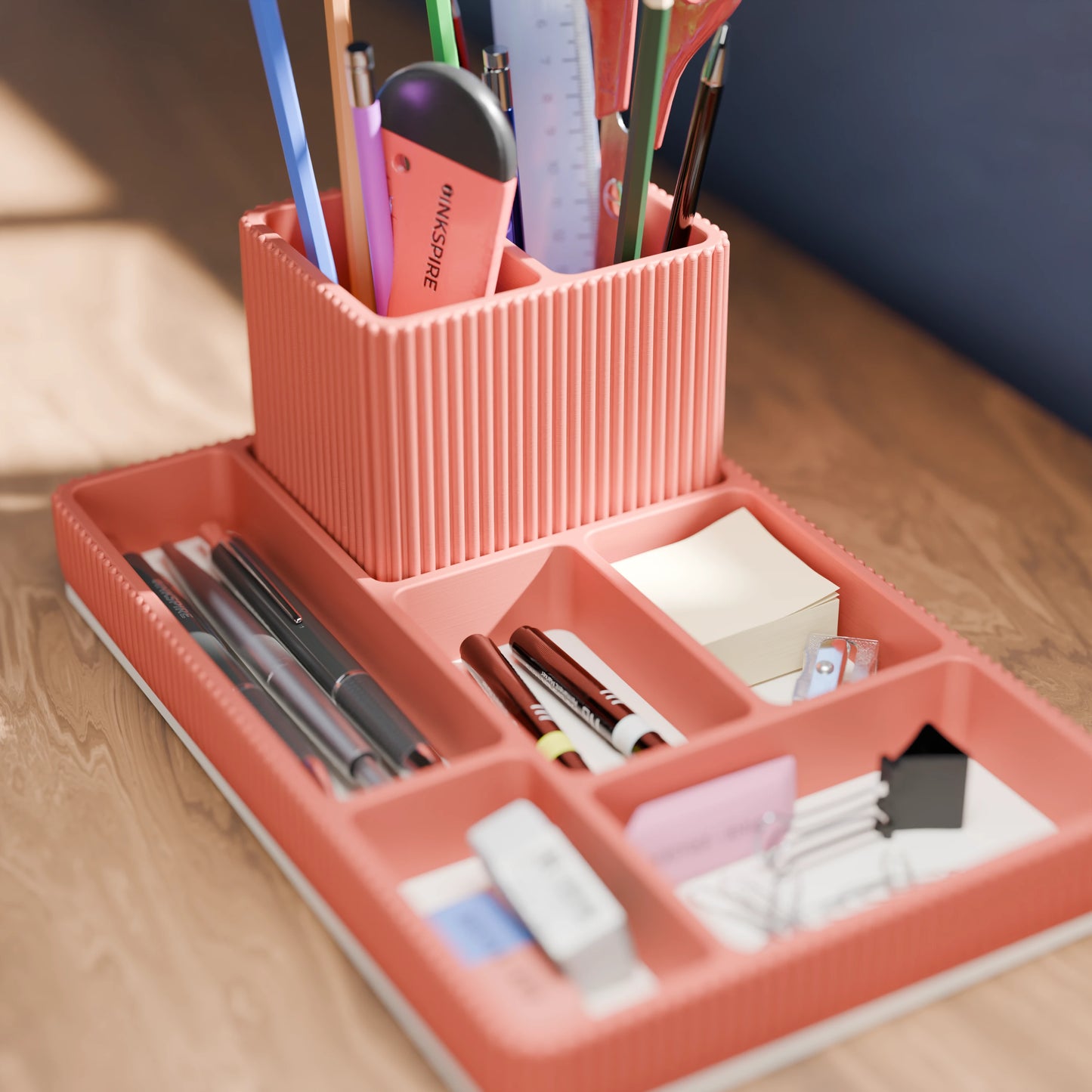 Praktischer Schreibtisch Organizer Doric mit vielen Stiften in der Farbe Mattes Rot