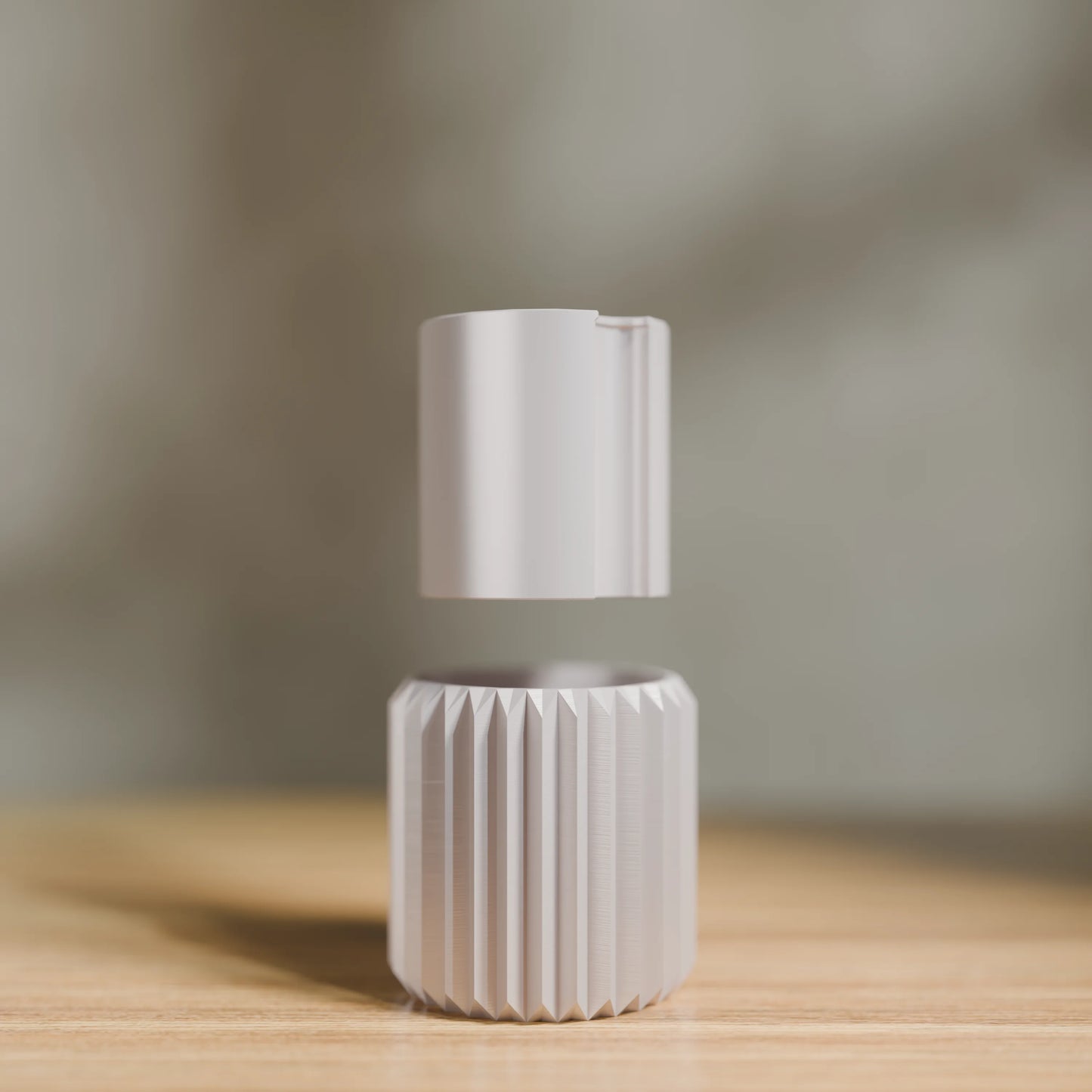 Pflanzentopf Linea mit vertikalen Rillen und seinem Einsatz, 9x9 cm in Farbe Mattes Weiss