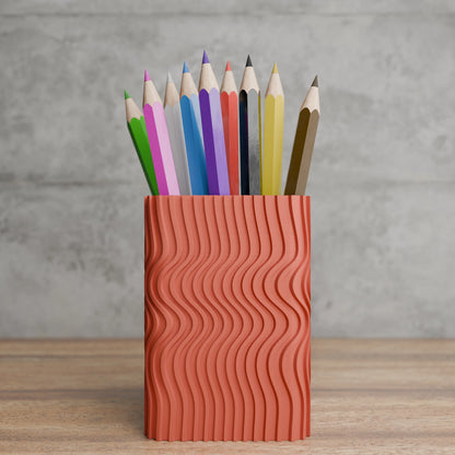 Design pen holder Wavy Corner with pens on desk - Matt Red